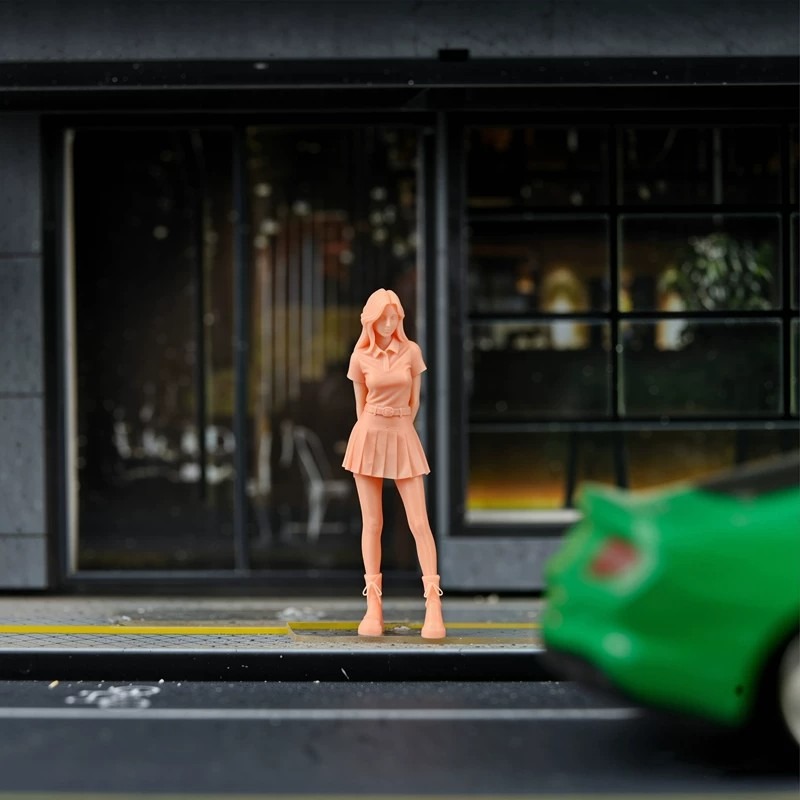 Modernes Street-Style Miniatur – Street Fashion Pose Bewertung und Preis